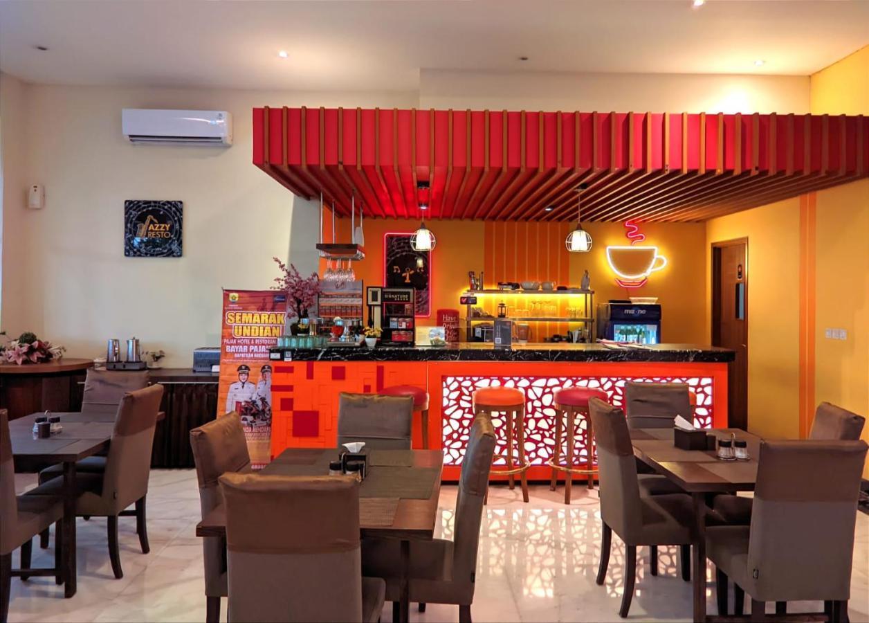 Front One Hotel Purwodadi Purwodadi  Εξωτερικό φωτογραφία