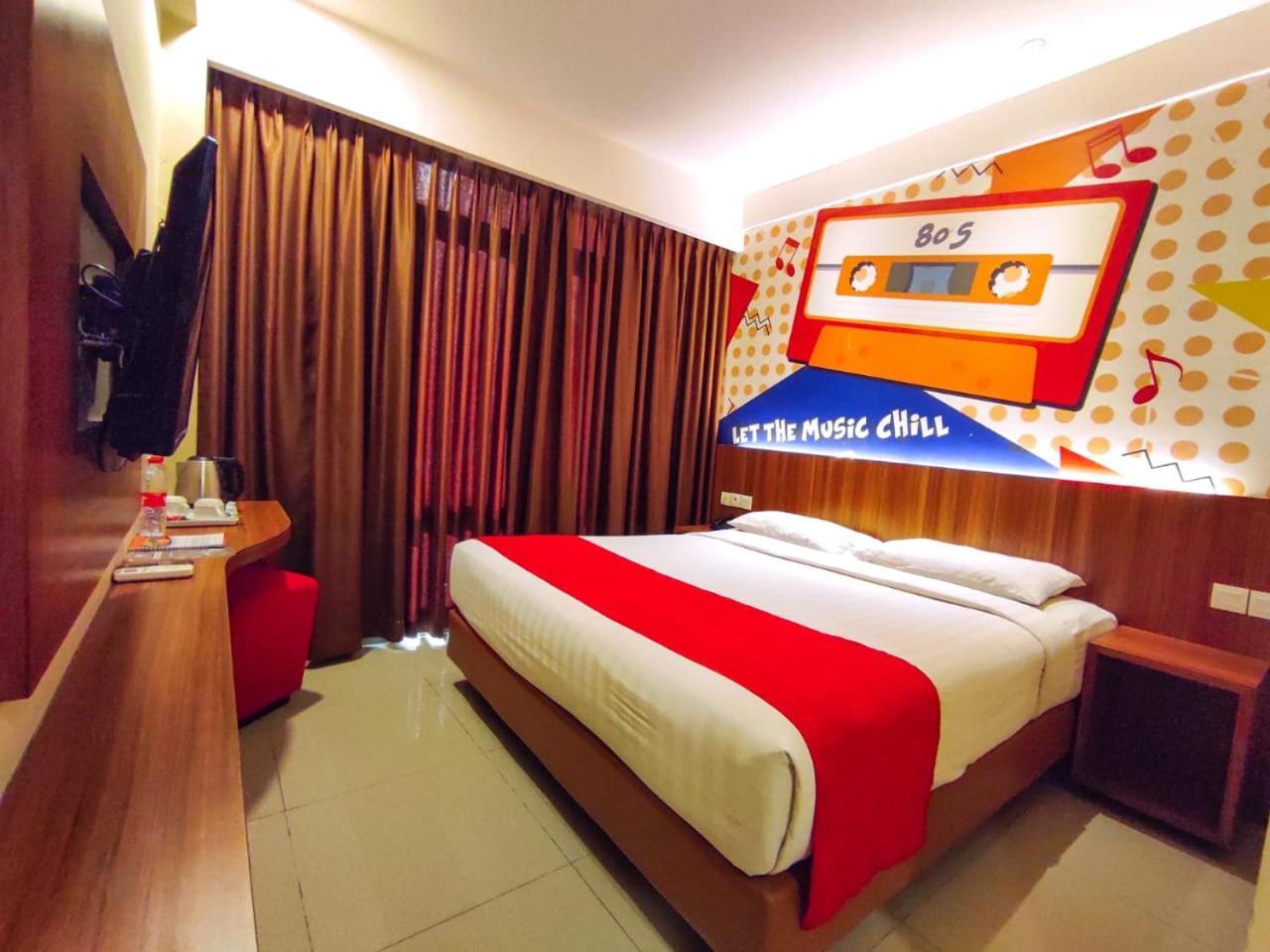 Front One Hotel Purwodadi Purwodadi  Εξωτερικό φωτογραφία