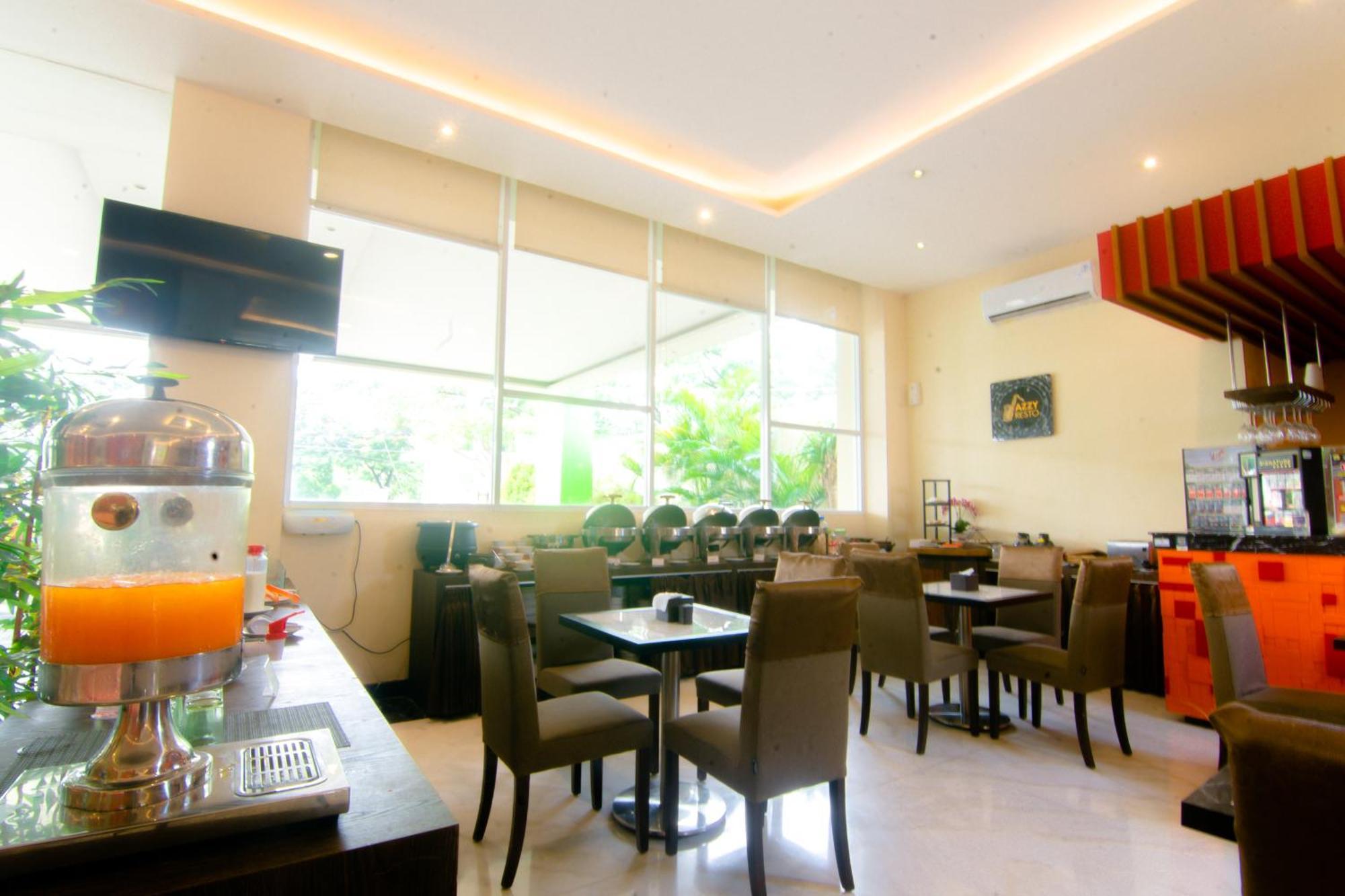 Front One Hotel Purwodadi Purwodadi  Εξωτερικό φωτογραφία