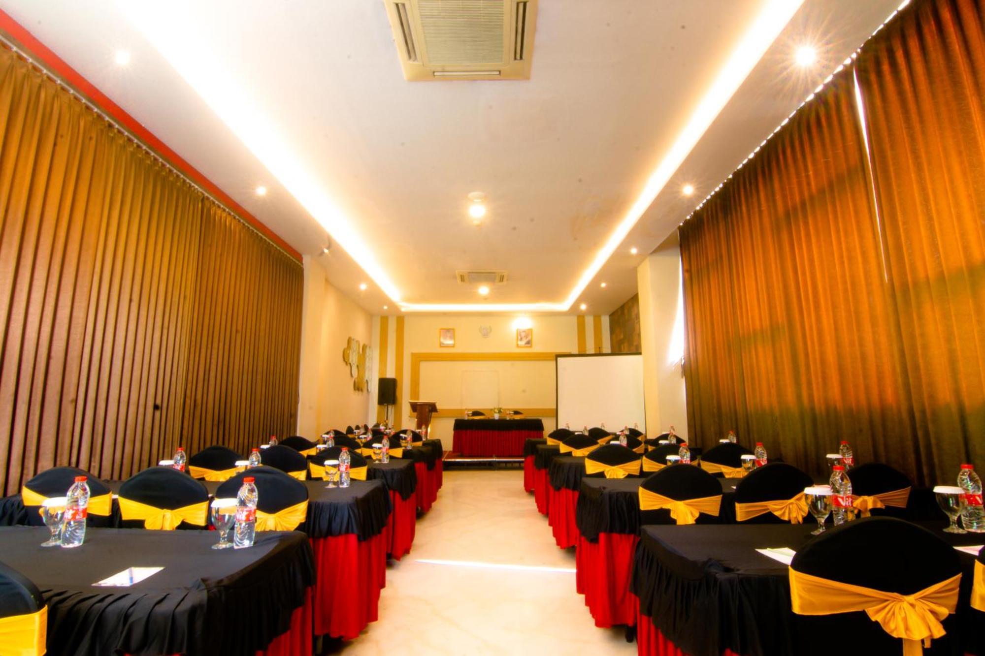 Front One Hotel Purwodadi Purwodadi  Εξωτερικό φωτογραφία